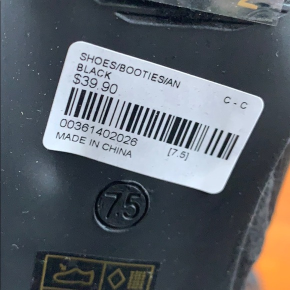 Black heeled boots - Picture 5 of 5